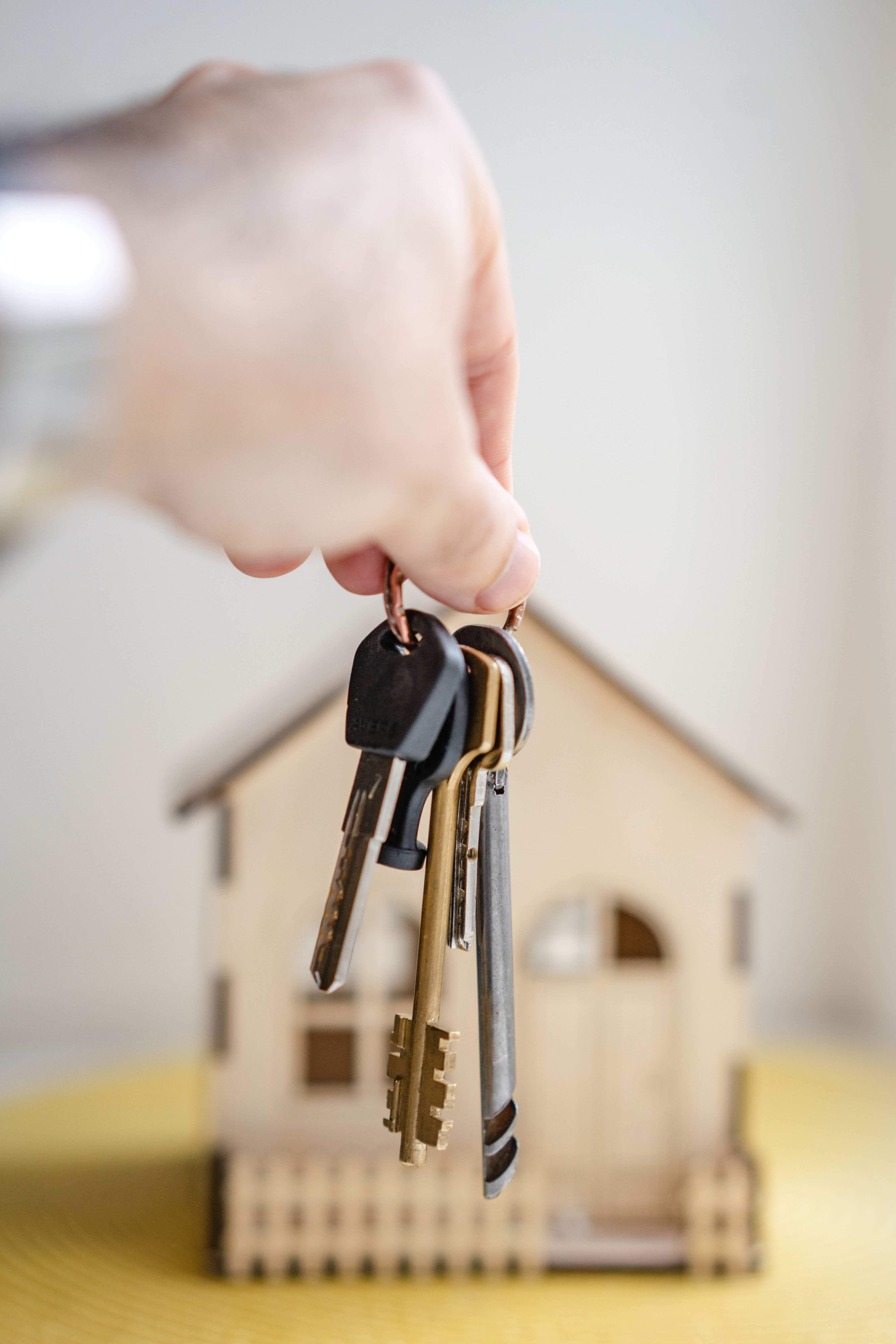 When should i start looking for a house 2025